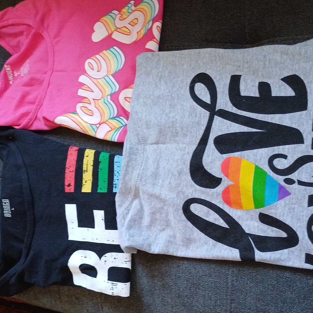 New with tag  3 shirts 👕 size Large